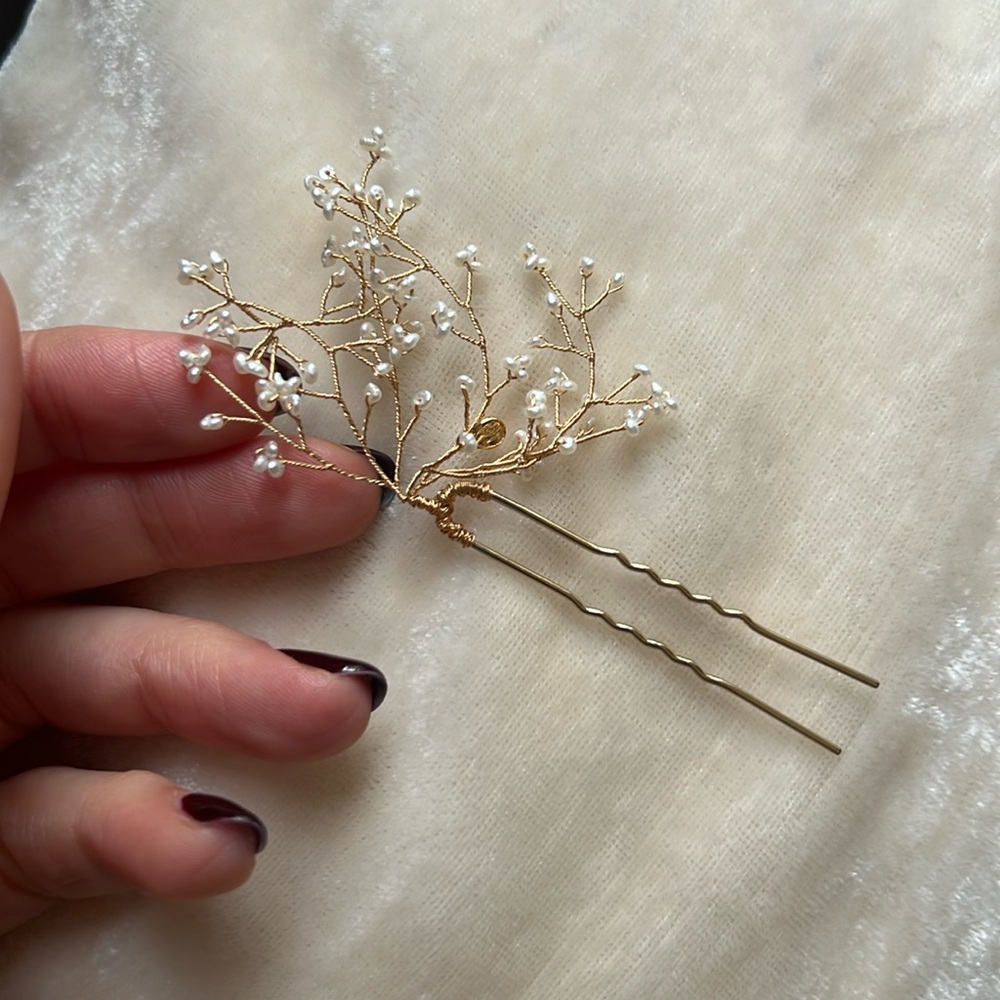 Bridal pearl and gold hair pin